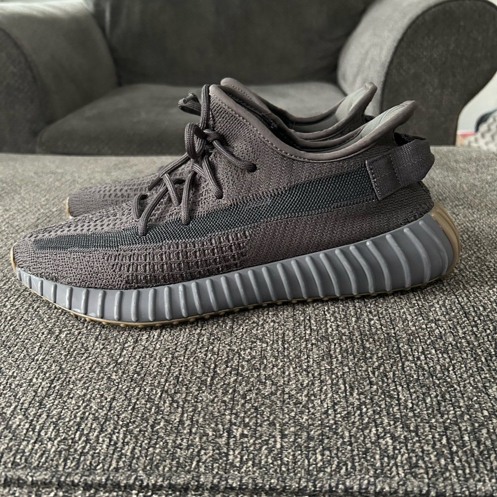 Yeezy 350 V2 Cinder